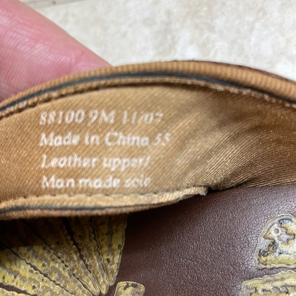 Clarks Brown Leather Flip Flop Sandals Seashell Print Thong Beach Size 9 Shoes - Picture 13 of 14